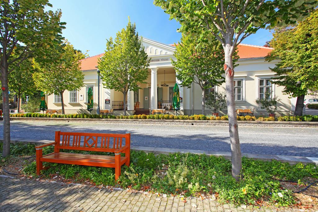 Hotel Blaha Lujza บาลาตอนฟือเรด ภายนอก รูปภาพ